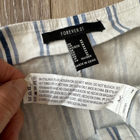 Forever 21 cute button dress excellent condition. - Picture 9 of 9